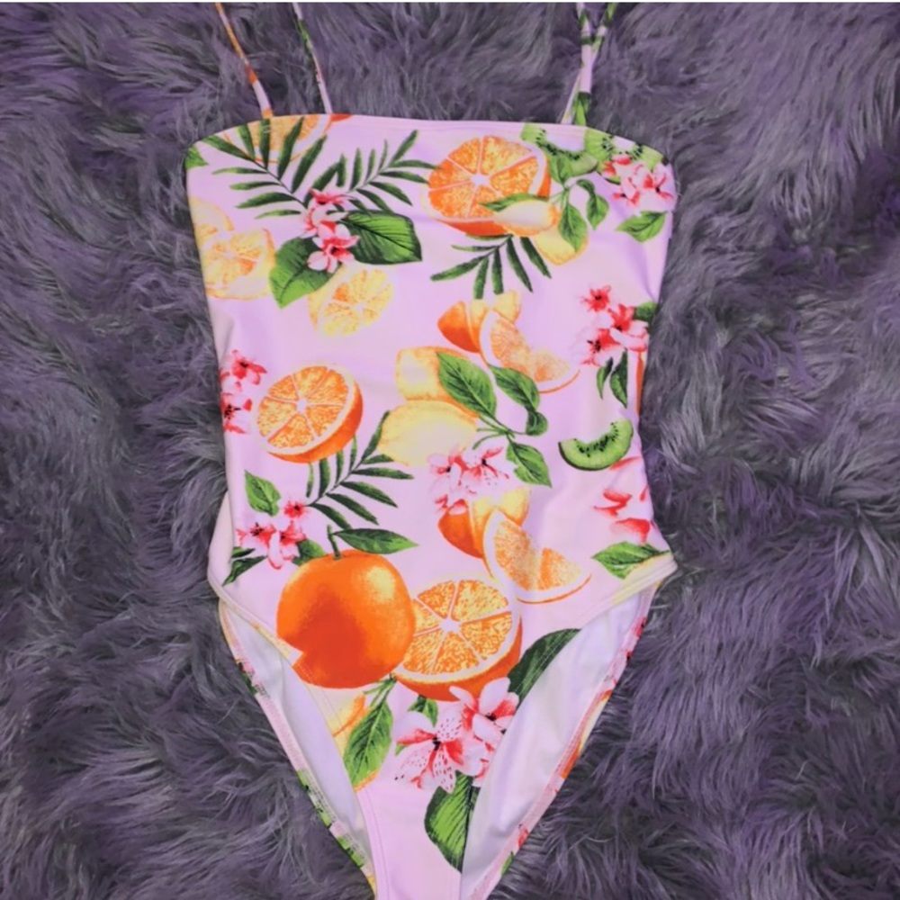 One piece bathing suit with fruit drawings 🍊🥝